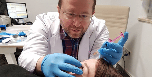 doctor doing injeciton to patient.